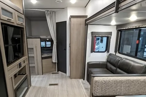 Andrew's Keystone HIDEOUT 301DBS Fifth Wheel