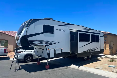 Andrew's Keystone HIDEOUT 301DBS Fifth Wheel