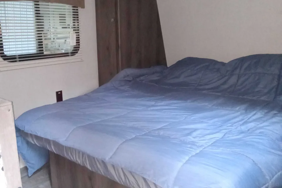  Coachmen Clipper Travel Trailer