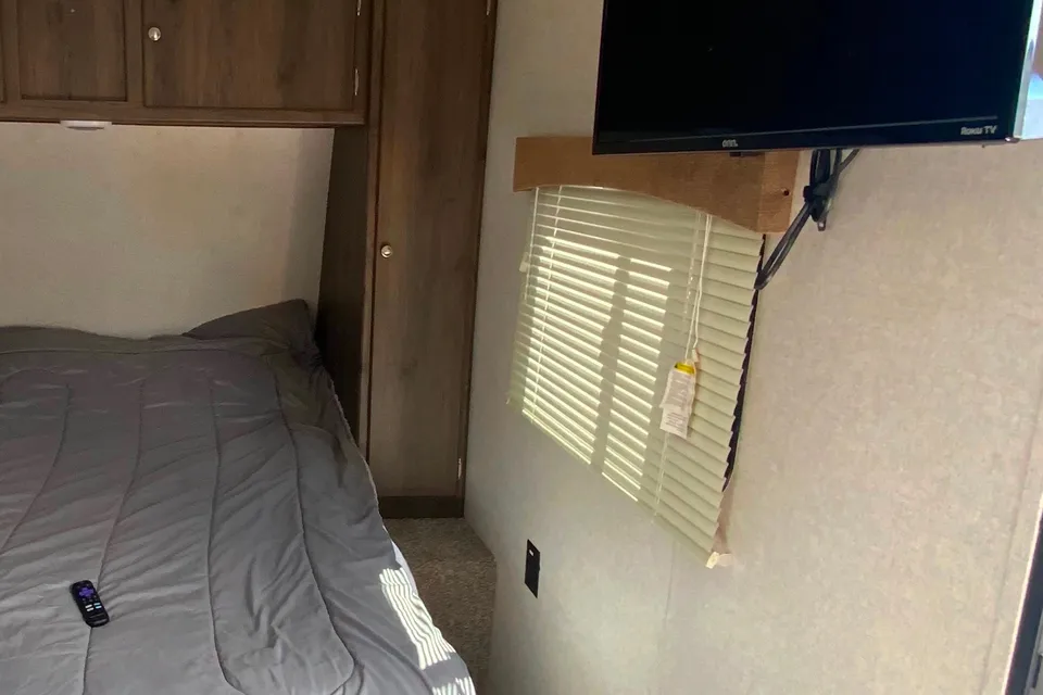  Coachmen Clipper Travel Trailer