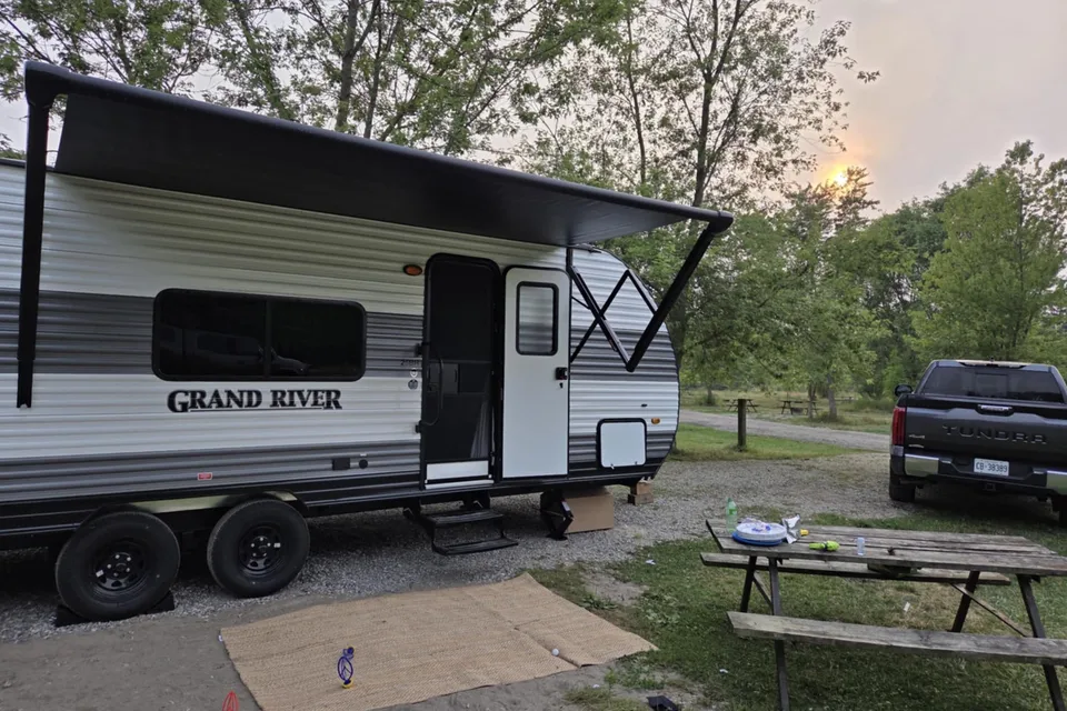 Glamping Grand River 25BH Travel Trailer