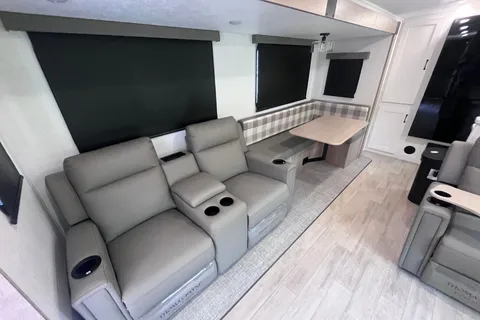 Jared's Palomino 306RKTS Travel Trailer