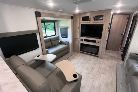 Jared's Palomino 306RKTS Travel Trailer