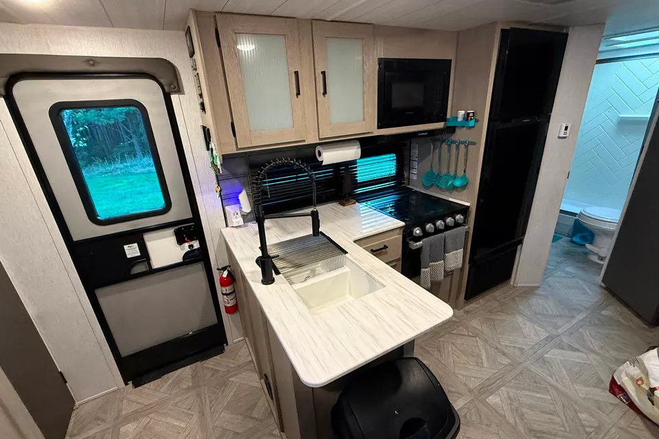 2024 Wildwood Bunkhouse – Sleeps 6, Starlink, Solar, Pets OK