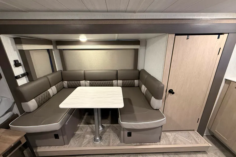 2024 Wildwood Bunkhouse – Sleeps 6, Starlink, Solar, Pets OK