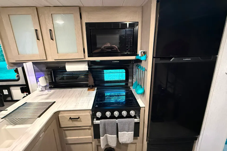 2024 Wildwood Bunkhouse – Sleeps 6, Starlink, Solar, Pets OK