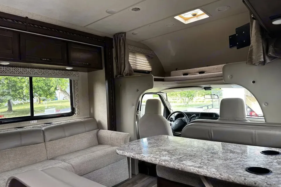 Courtney's Thor Motor Coach Freedom Elite 30FE Class C