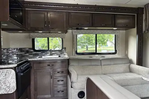 Courtney's Thor Motor Coach Freedom Elite 30FE Class C