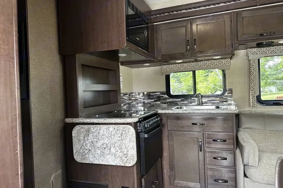 Courtney's Thor Motor Coach Freedom Elite 30FE Class C