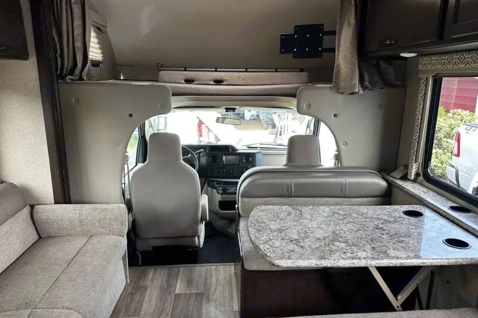 Courtney's Thor Motor Coach Freedom Elite 30FE Class C