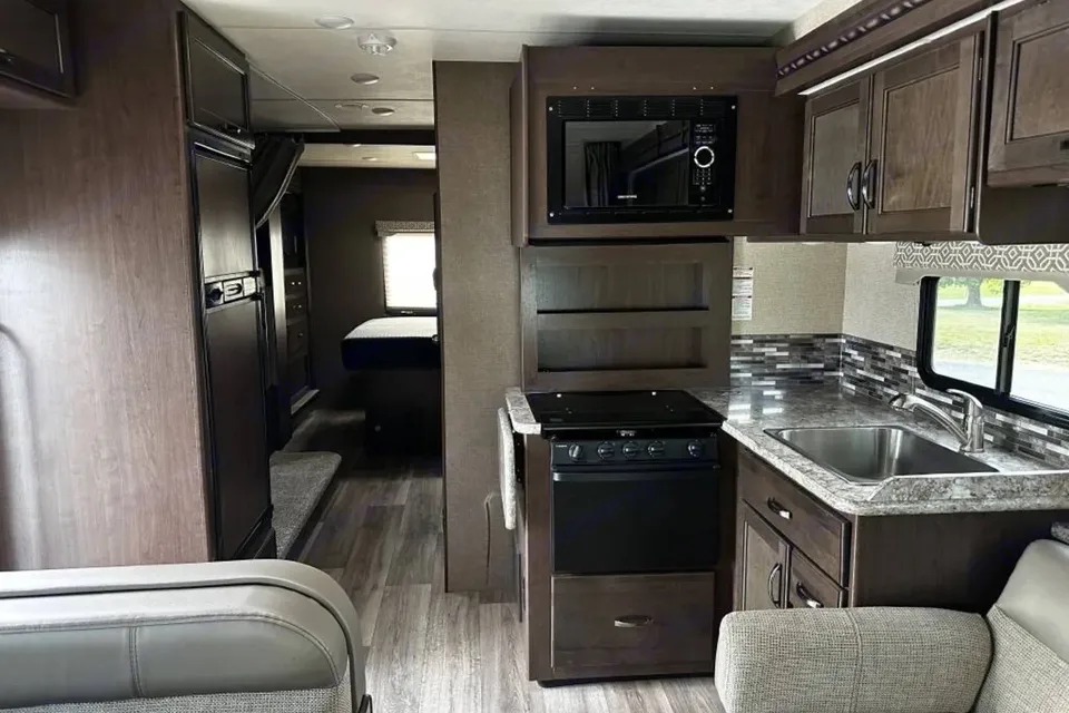 Courtney's Thor Motor Coach Freedom Elite 30FE Class C