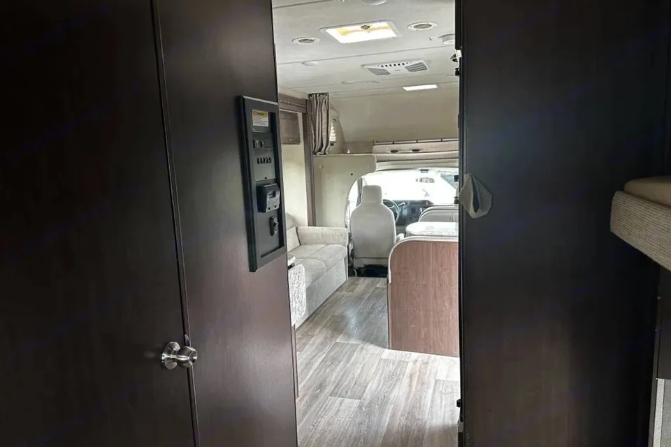 Courtney's Thor Motor Coach Freedom Elite 30FE Class C