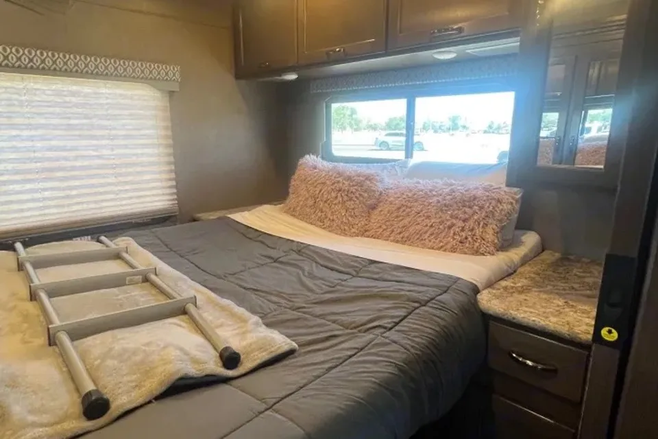 Courtney's Thor Motor Coach Freedom Elite 30FE Class C