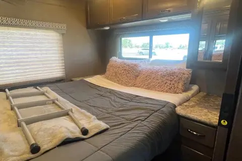 Courtney's Thor Motor Coach Freedom Elite 30FE Class C