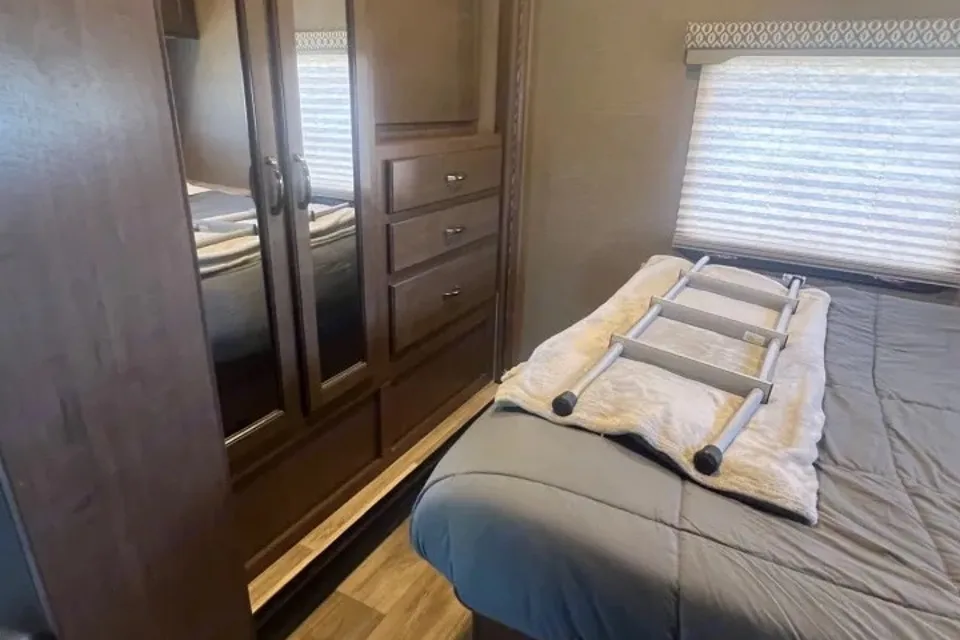 Courtney's Thor Motor Coach Freedom Elite 30FE Class C
