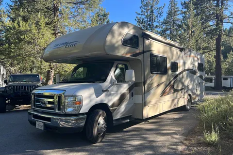 Courtney's Thor Motor Coach Freedom Elite 30FE Class C