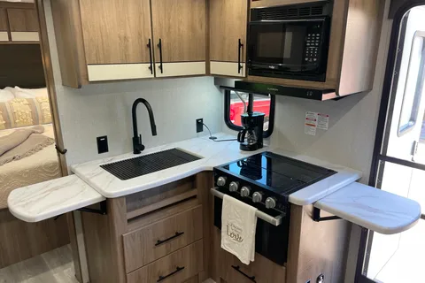 BRAND NEW Grand Design Imagine 25DBE Luxury Trailer