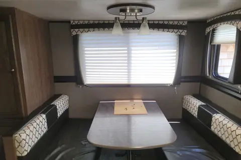 Robert's Kingston 26RBK Travel Trailer