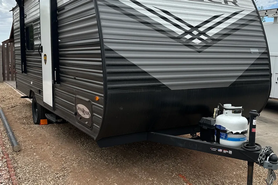 Crossroads Zinger Lite 18RB Travel Trailer