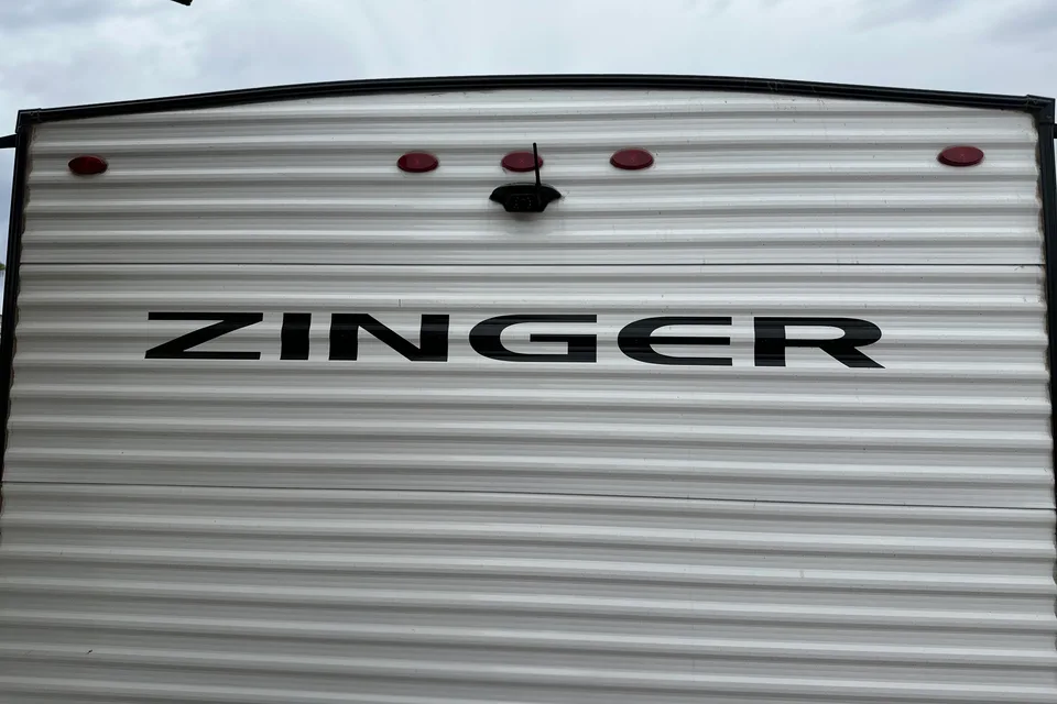 Crossroads Zinger Lite 18RB Travel Trailer