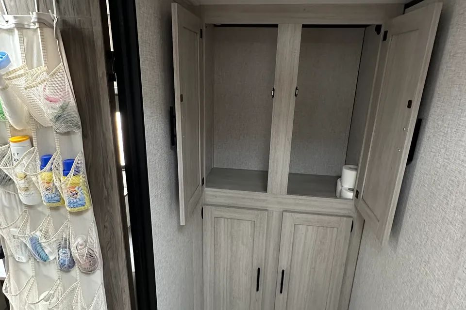 Crossroads Zinger Lite 18RB Travel Trailer