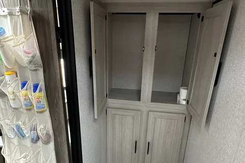 Crossroads Zinger Lite 18RB Travel Trailer