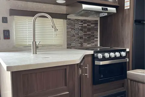 Cheerful 2018 Cherokee M-274DBH Travel Trailer