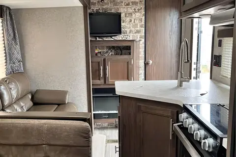 Cheerful 2018 Cherokee M-274DBH Travel Trailer