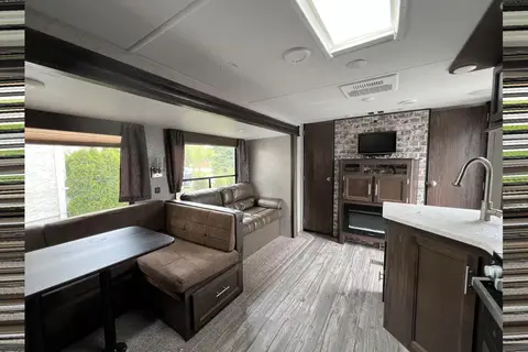 Cheerful 2018 Cherokee M-274DBH Travel Trailer