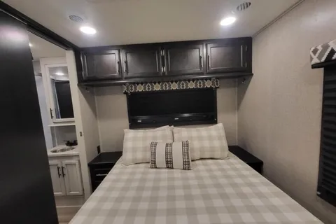 Go and Do RV Rentals - Family Friendly Luxurious  Class C