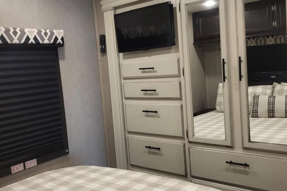 Go and Do RV Rentals - Family Friendly Luxurious  Class C