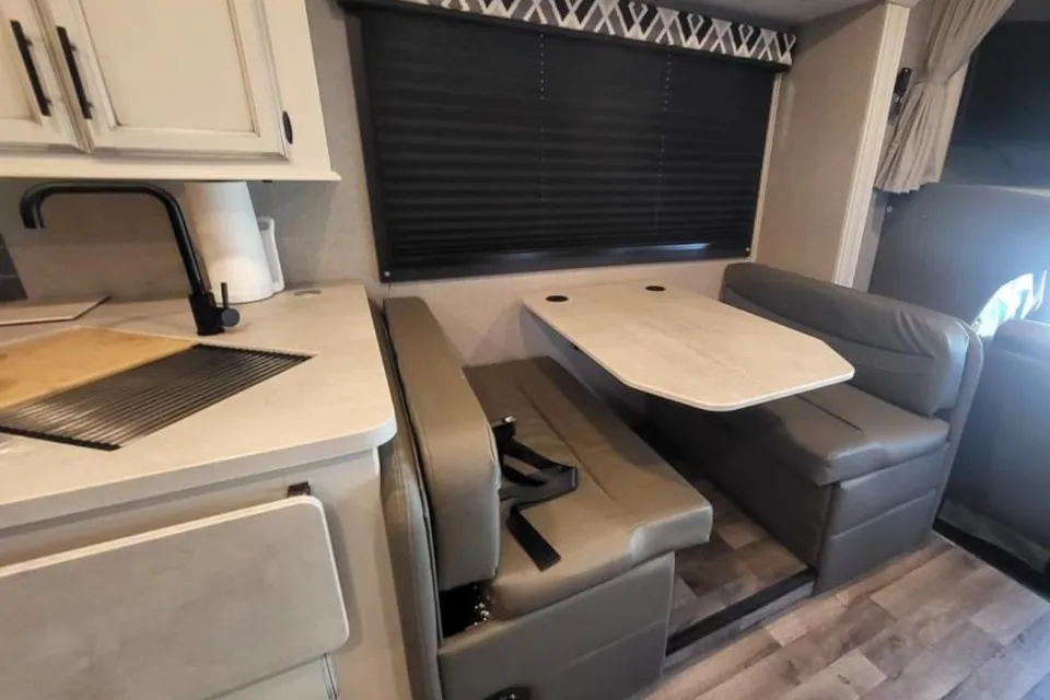 Go and Do RV Rentals - Family Friendly Luxurious  Class C