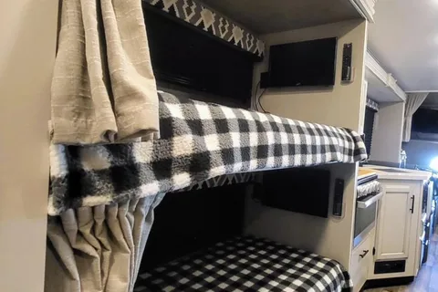 Go and Do RV Rentals - Family Friendly Luxurious  Class C