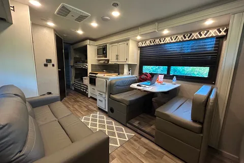 Go and Do RV Rentals - Family Friendly Luxurious  Class C