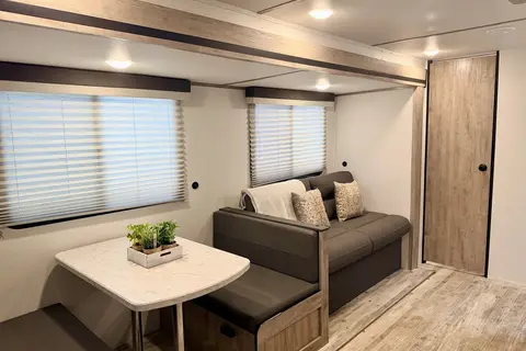 2025 Gulf Stream  Enlighten #42 Sleeps 8