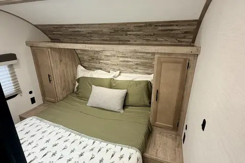 2025 Gulf Stream  Enlighten #42 Sleeps 8
