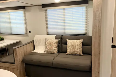 2025 Gulf Stream  Enlighten #42 Sleeps 8