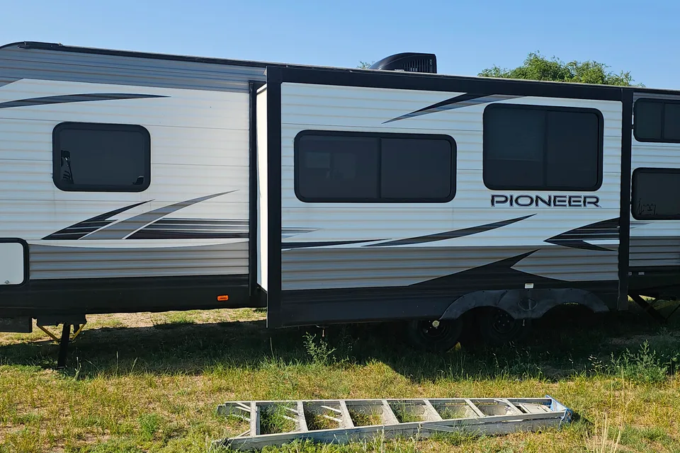 Spacious Pioneer Travel Trailer – Sleeps 10 | Family & Hunting Ready