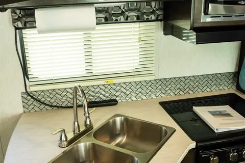 Spacious Pioneer Travel Trailer – Sleeps 10 | Family & Hunting Ready