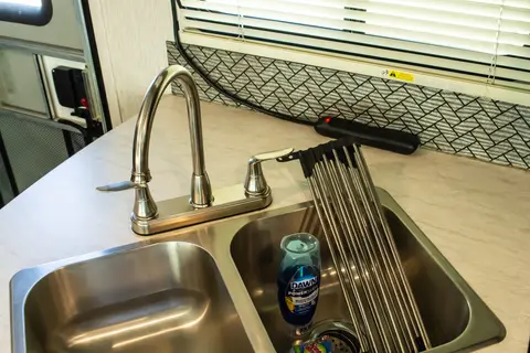 Spacious Pioneer Travel Trailer – Sleeps 10 | Family & Hunting Ready