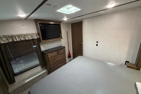 Keystone Cougar Fifth Wheel