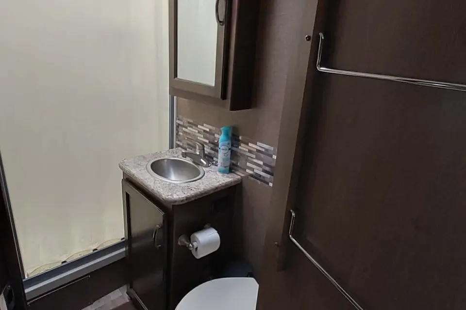 Michael and Xochitl's 2020 Thor Motor Coach u23 Class C