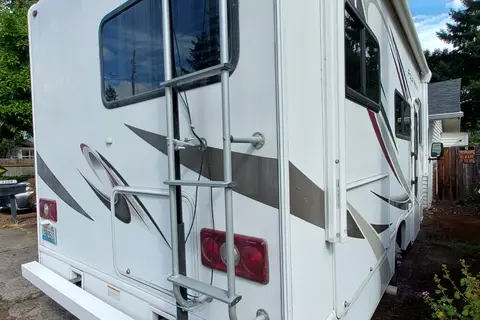 Michael and Xochitl's 2020 Thor Motor Coach u23 Class C