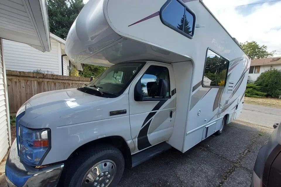 Michael and Xochitl's 2020 Thor Motor Coach u23 Class C