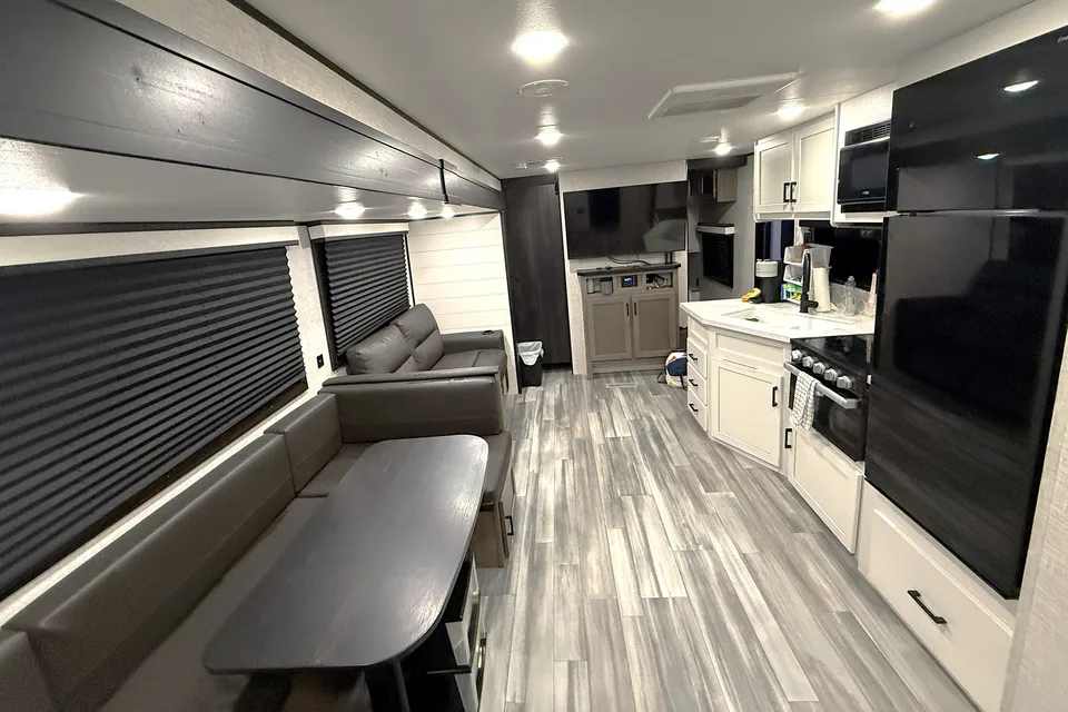 NEW, LUXURIOUS & LARGE Jayco Travel Trailer