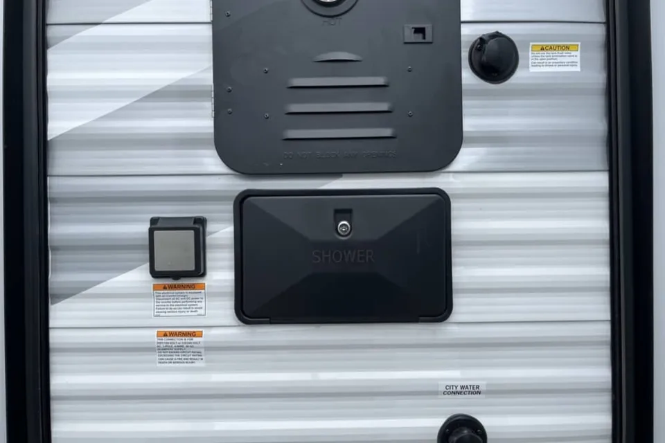 NEW, LUXURIOUS & LARGE Jayco Travel Trailer