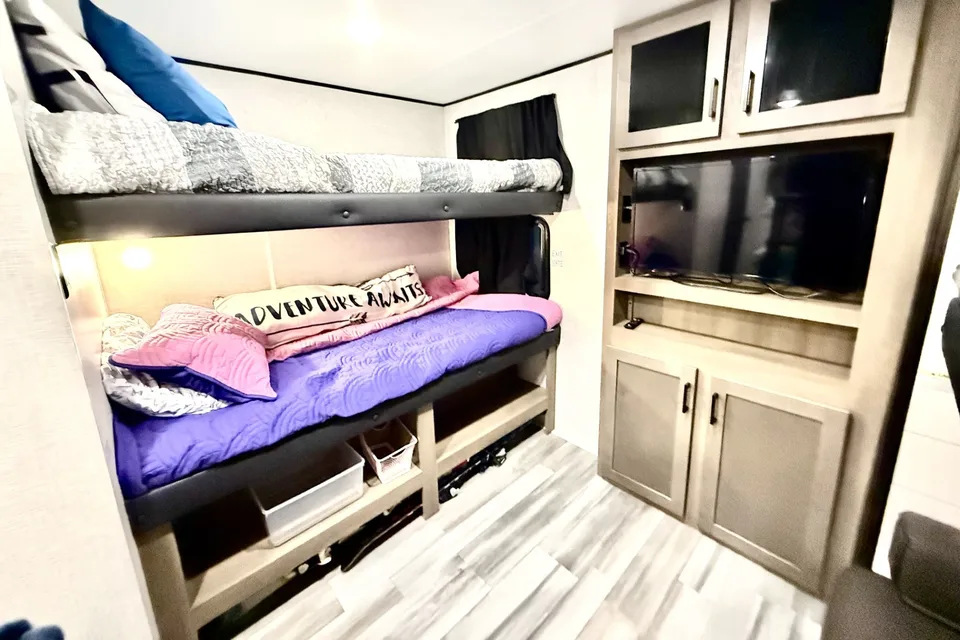 NEW, LUXURIOUS & LARGE Jayco Travel Trailer