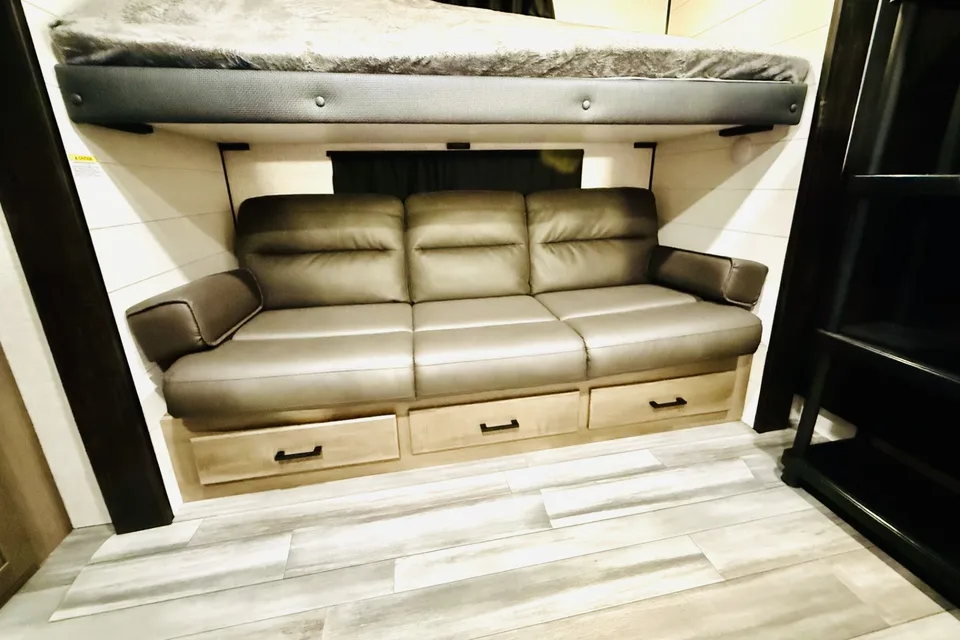 NEW, LUXURIOUS & LARGE Jayco Travel Trailer