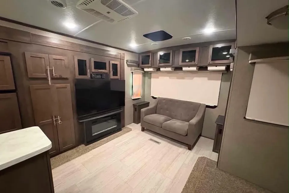 Your Future Camper -Forest River Rockwood Signature 8328sb Travel Trailer