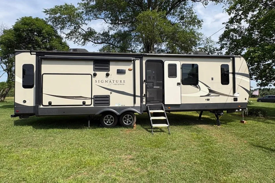 Your Future Camper -Forest River Rockwood Signature 8328sb Travel Trailer